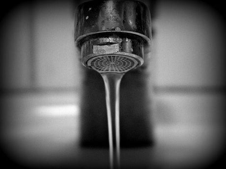 Leitungswasser oder Mineralwasser – die bessere Alternative kommt aus dem Hahn
