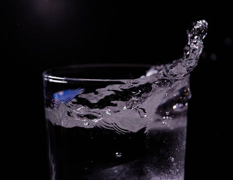 Im Check: Mineralwasser oder Leitungswasser – welches Wasser ist das beste?