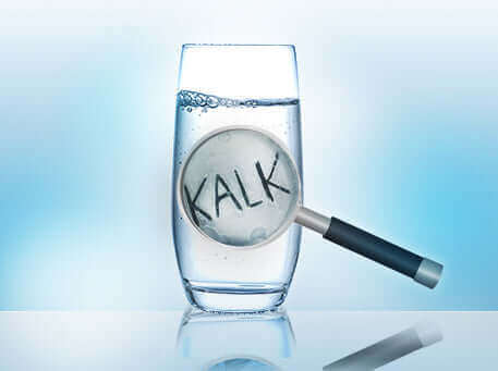 Kalkhaltiges Wasser trinken – schädlich oder sogar gesund?