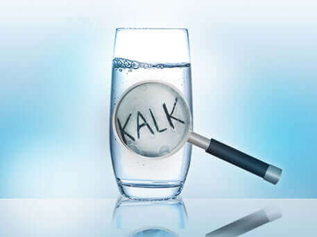 Kalkhaltiges Wasser trinken – schädlich oder sogar gesund?