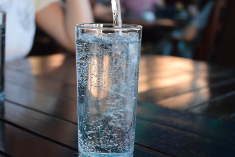 Verbraucher zunehmend verunsichert: Mikroplastik im Leitungswasser?