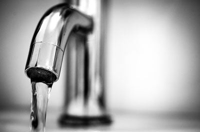 Strahlregler bzw. Perlator reinigen – So funktioniert es